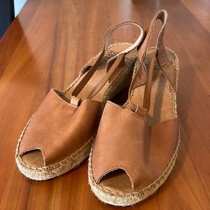Leather sling back andré assous espadrille sandals
